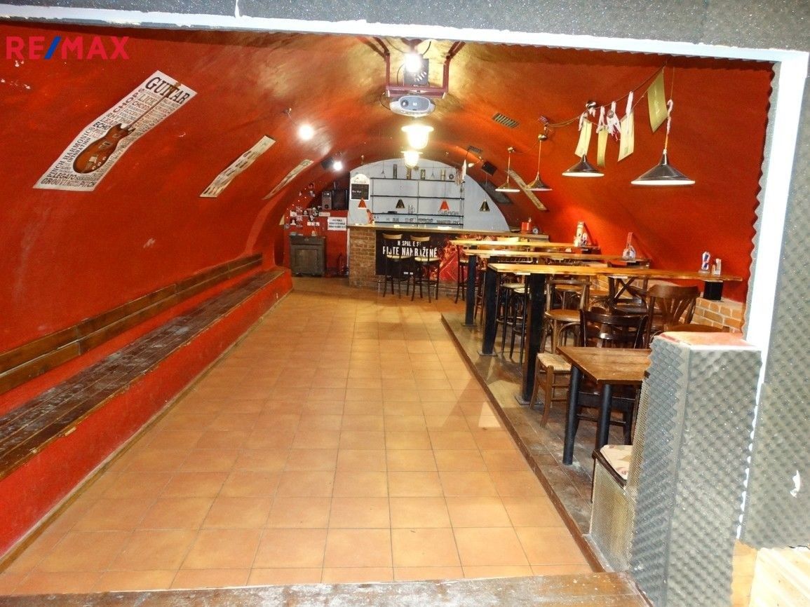 Pronájem obchodní prostory - Masarykovo náměstí, Jihlava, 203 m²