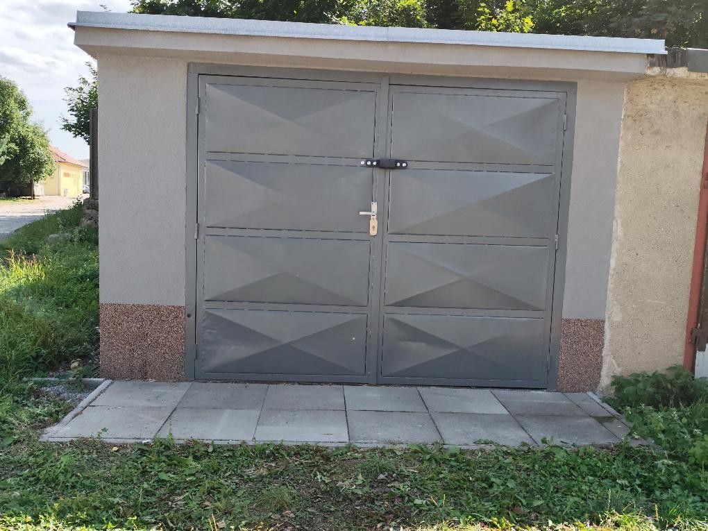 Garáže, Benešov, 23 m² - 1