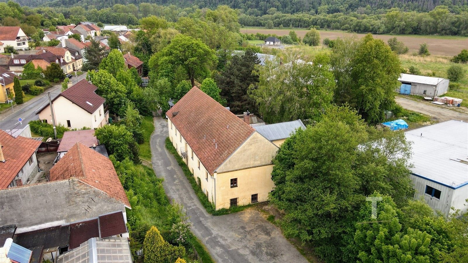 Pronájem komerční - Lhota Rapotina, 1 m²