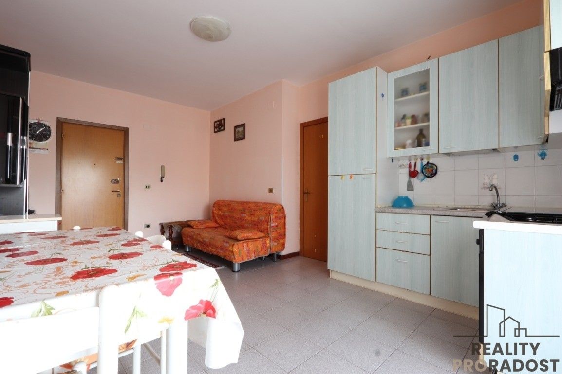 Prodej byt - 987 66, Zahraničí