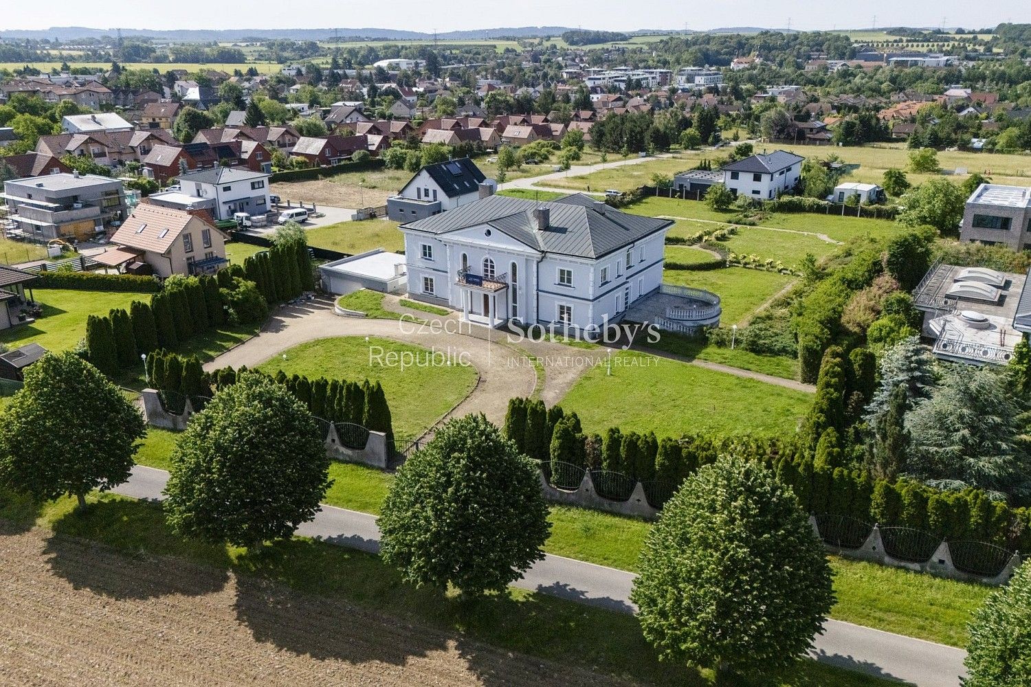 Rodinné domy, Dolní Břežany, okres Praha-západ, Středočeský kraj, 975 m² - 1