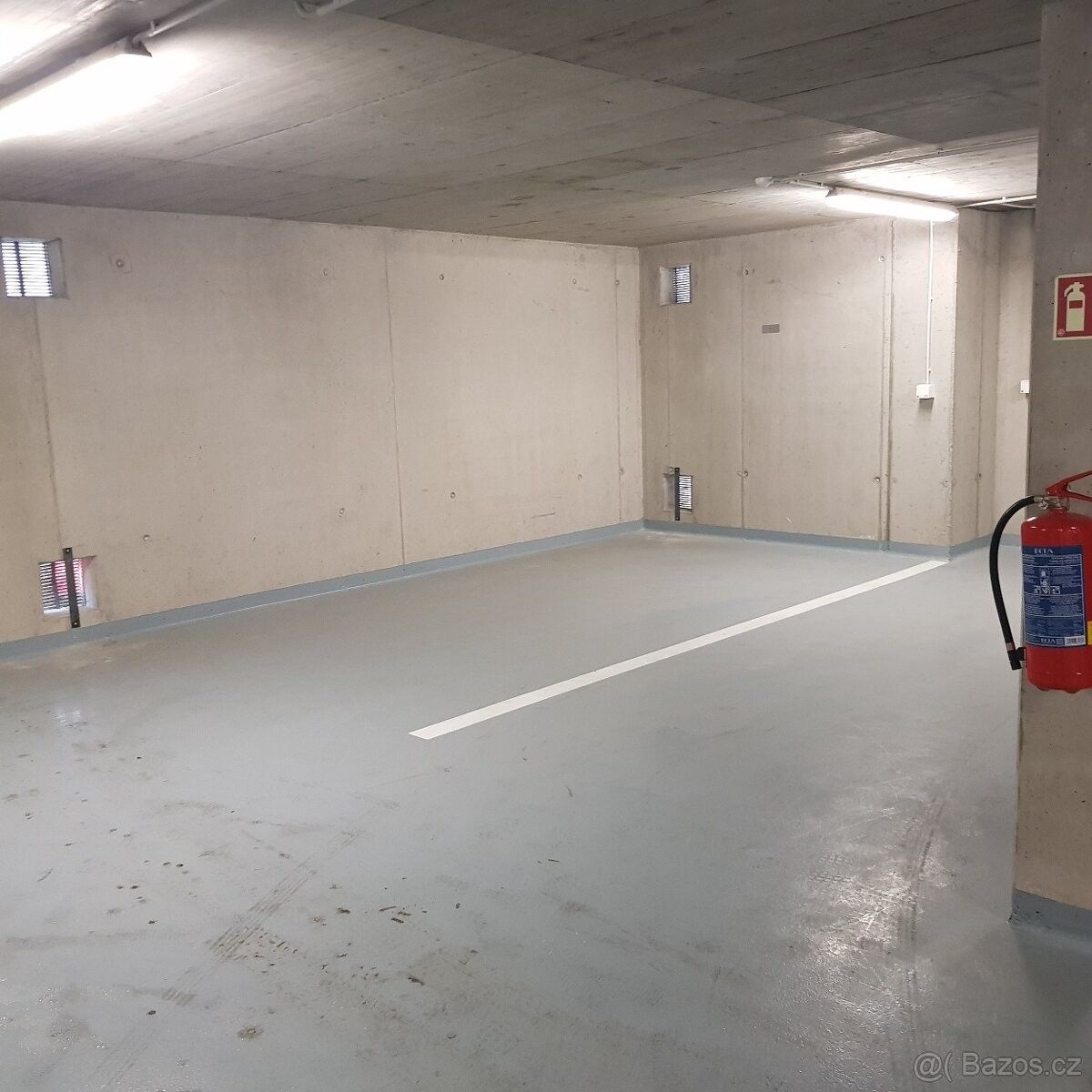 Garáže, Brno, 617 00