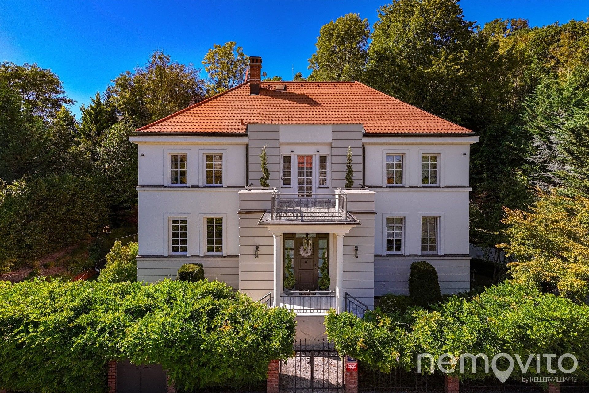 Vily, V Šáreckém údolí, Praha, 459 m²