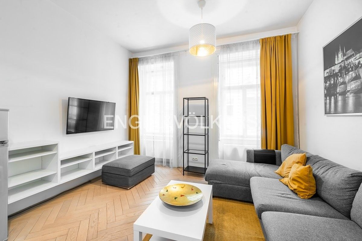 Pronájem byt 2+kk - Všehrdova, Praha, 50 m²