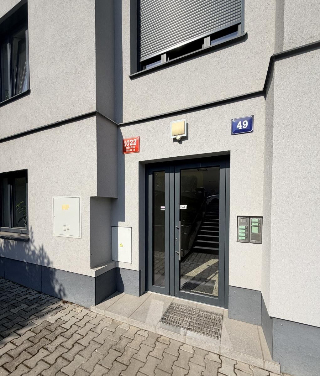 Pronájem byt 1+kk - Omská, Praha, 28 m²