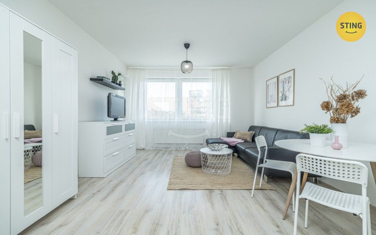 Prodej byt 2+kk - Tupolevova, Praha, 58 m²