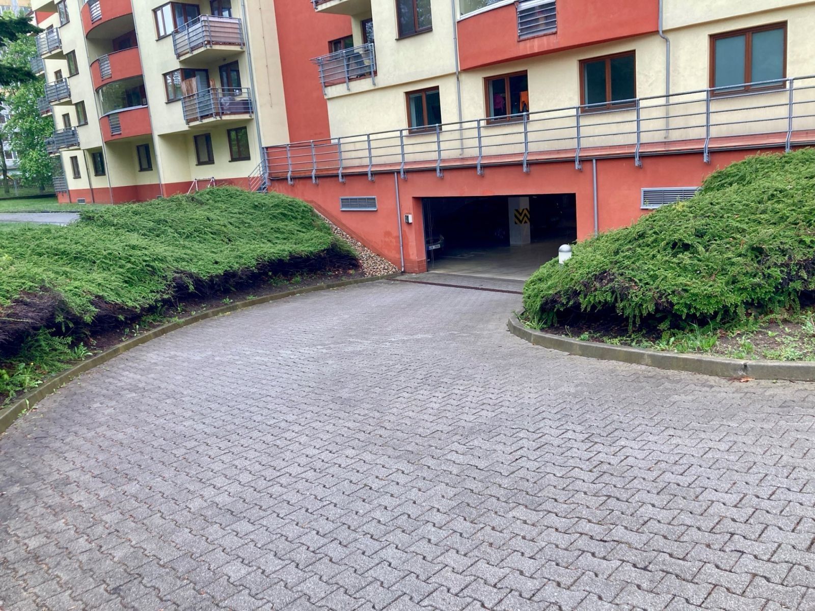 Pronájem garáž - Ústavní, Praha - Bohnice, 21 m² - 2
