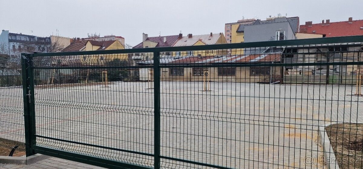 Pronájem garáž - Uherské Hradiště, 686 01