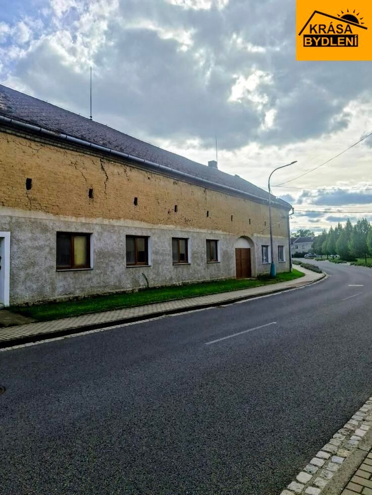 Prodej rodinný dům - Loučany, 250 m² - 1