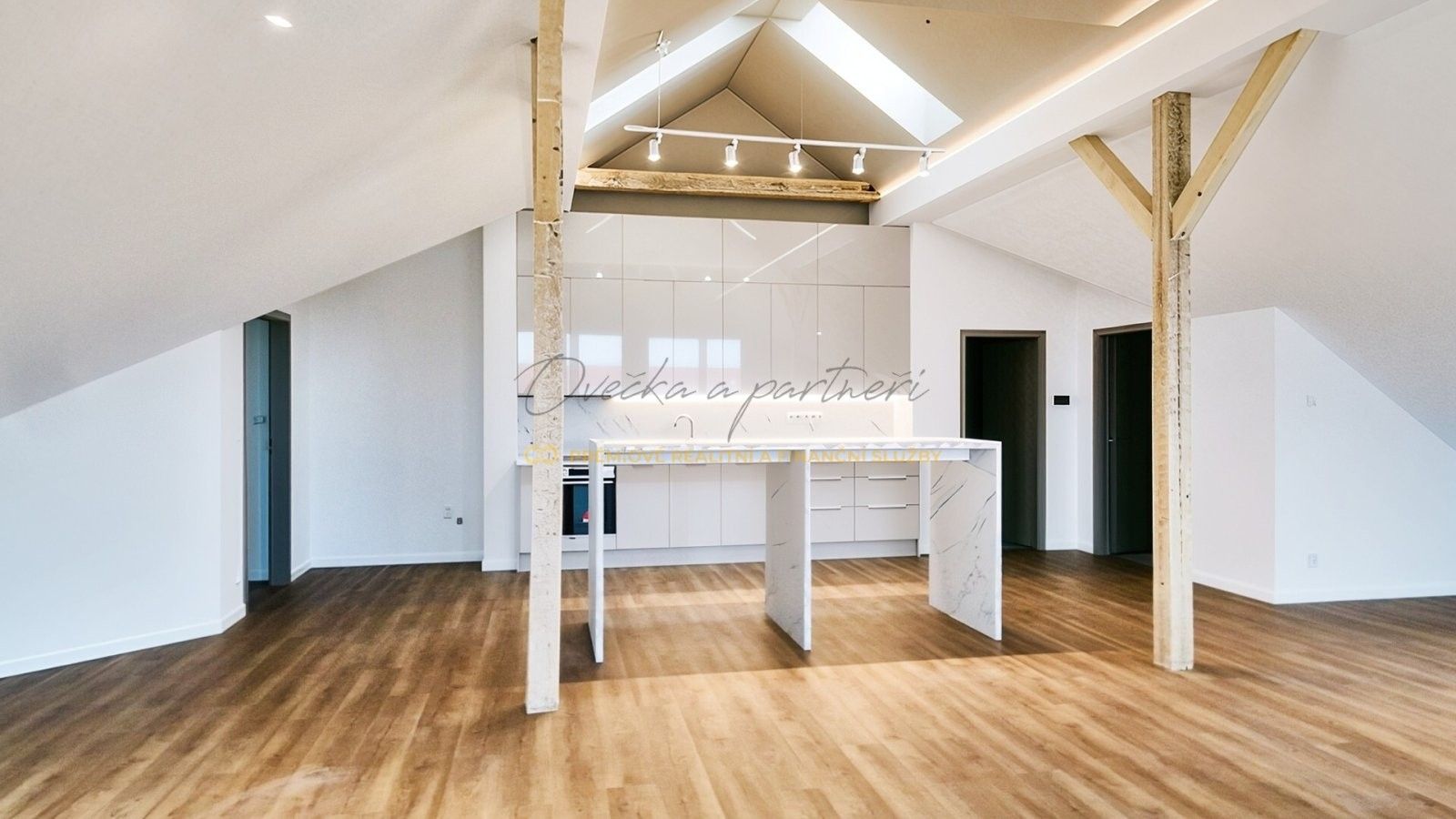 2+kk, Alšovo nám., Písek, 146 m²