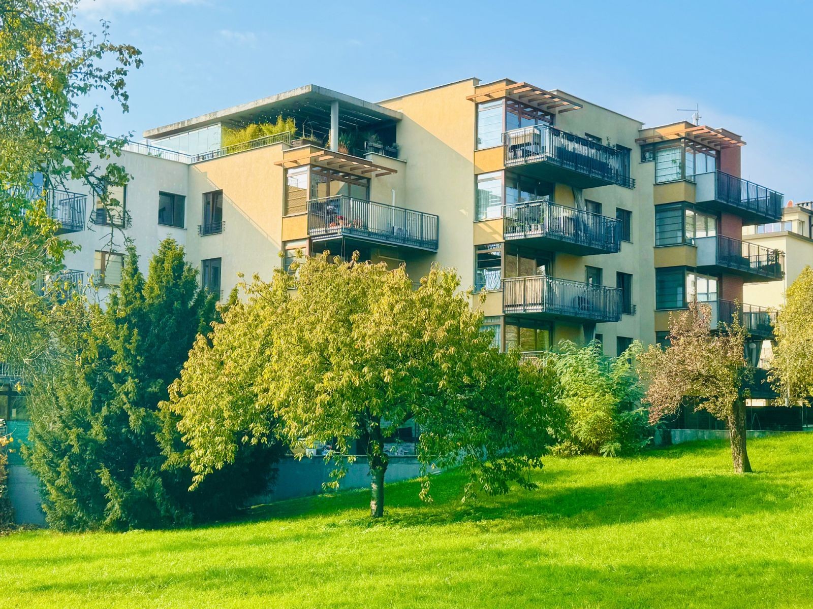 Garáže, Nad Rokoskou, Praha - Libeň, 18 m² - 2