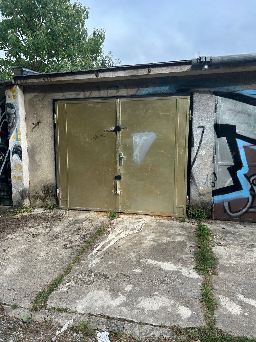 Garáže, Brno, 615 00