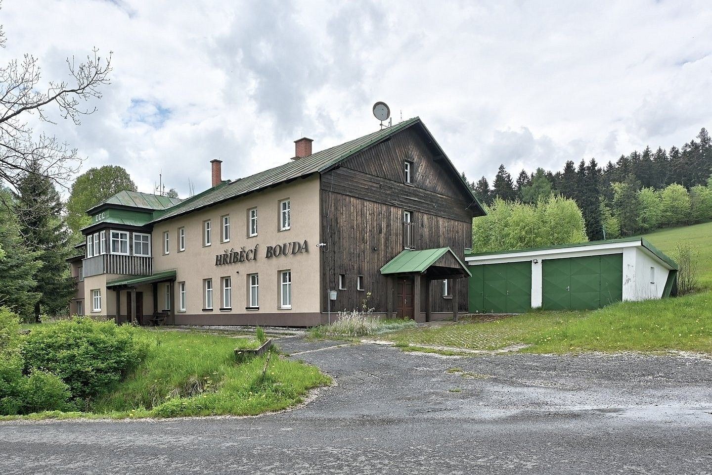 Ubytovací zařízení, 793 m²