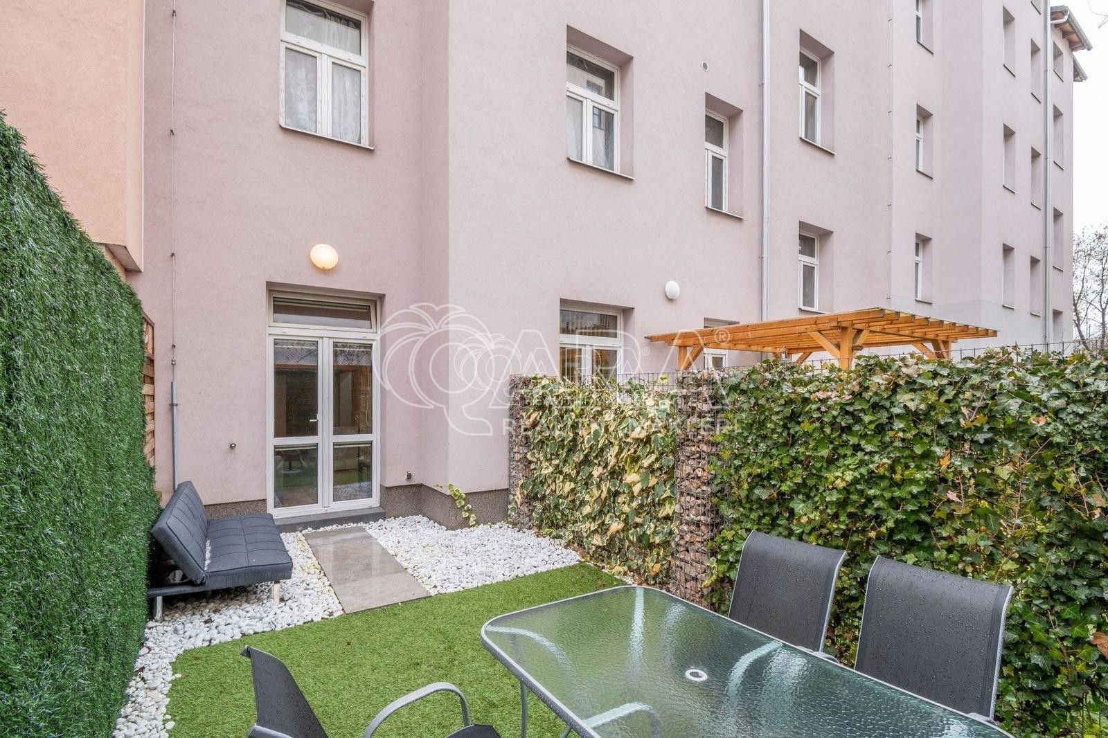 1+kk, Pod Labuťkou, Praha, 45 m²