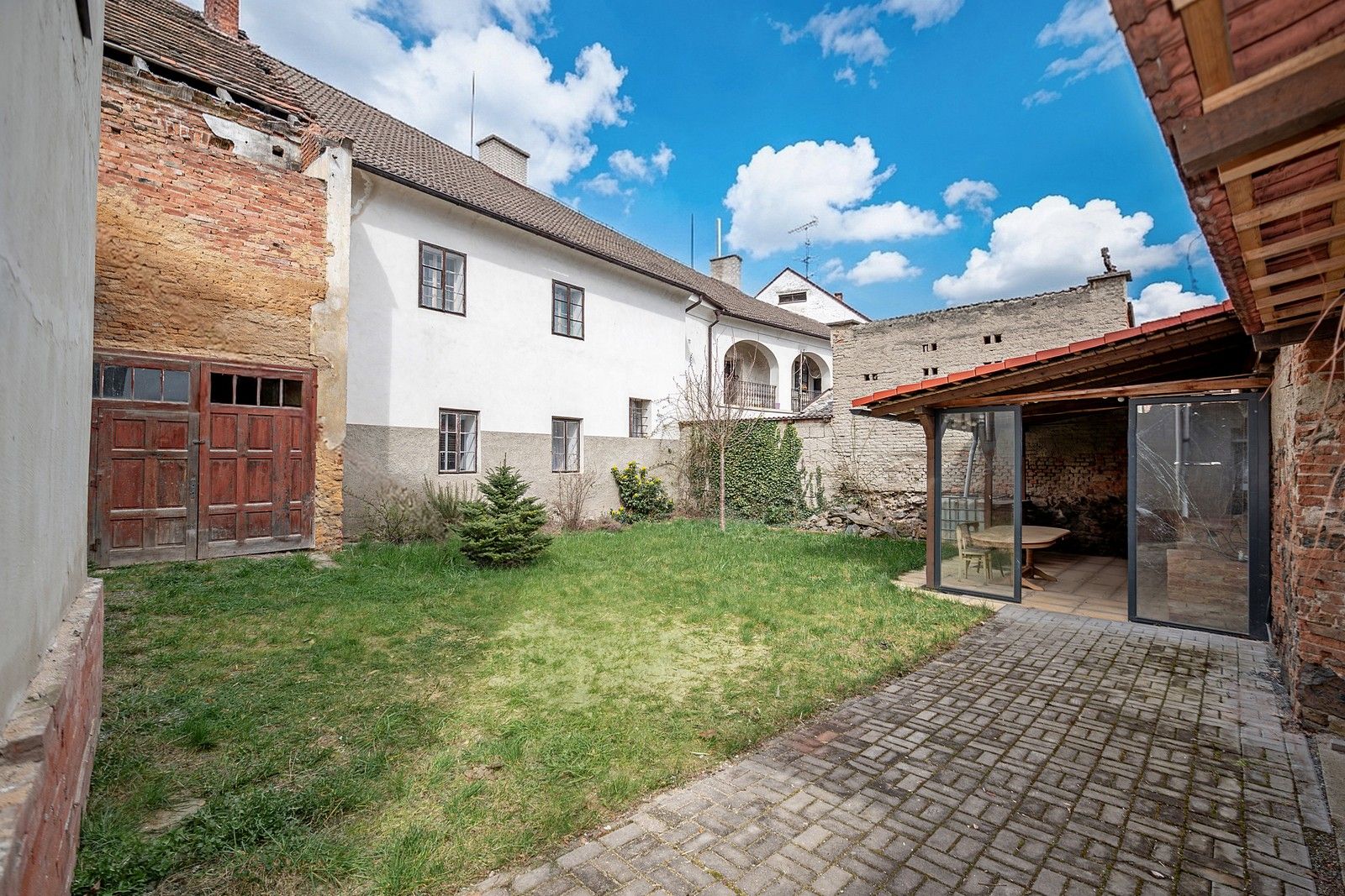 Činžovní domy, nám. T. G. Masaryka 73, Švihov, 240 m² - 2