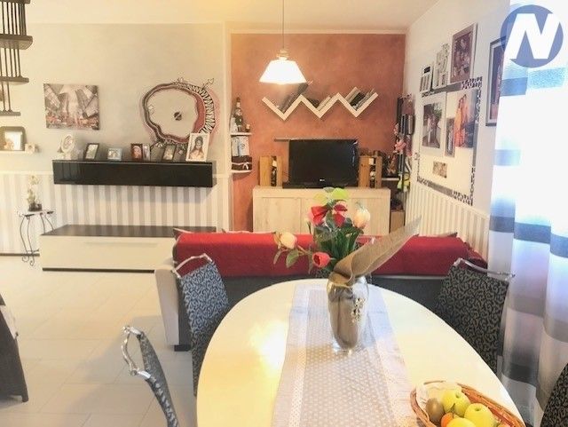 Byty, 987 66, Zahraničí