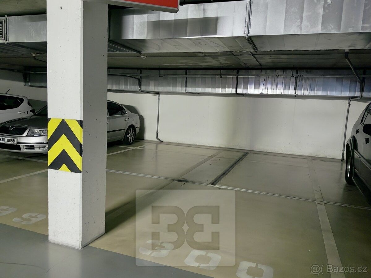 Garáže, Praha, 181 00