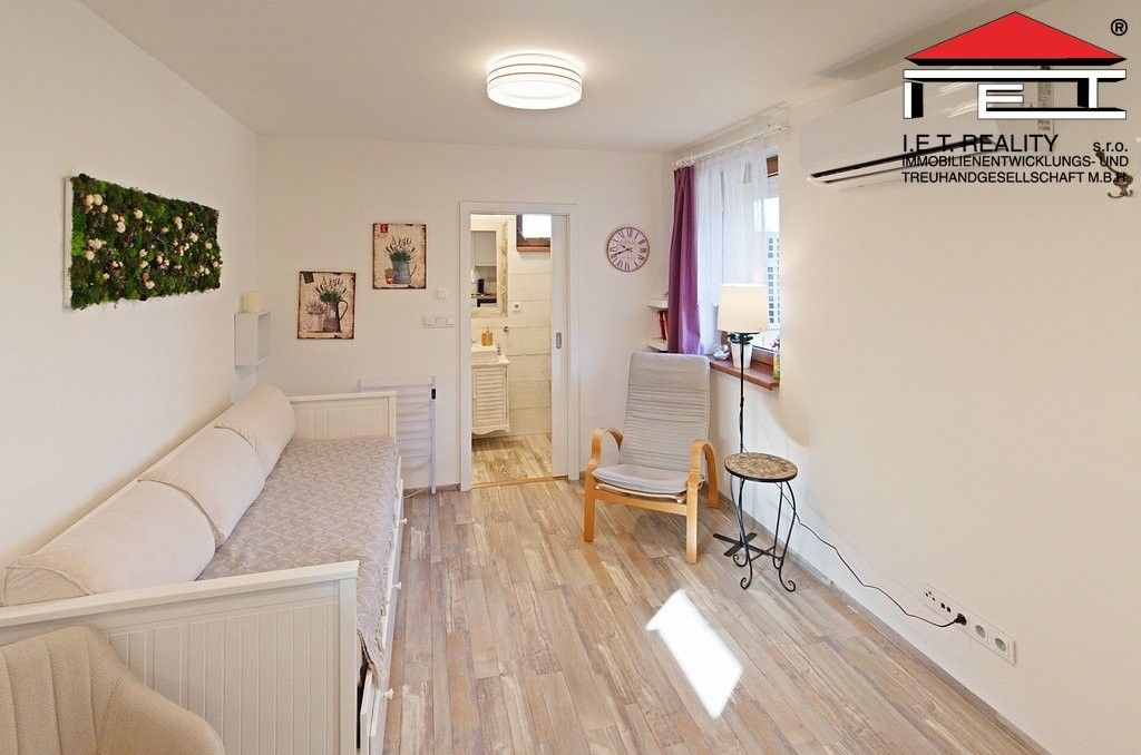 Pronájem kancelář - Kostelecká, Praha, 25 m²