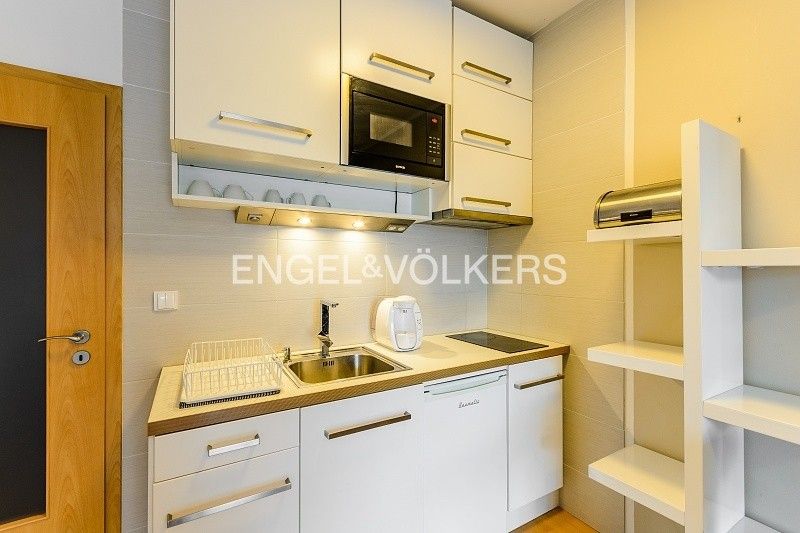 Pronájem byt 1+kk - Jeřabinová, Praha, 27 m²