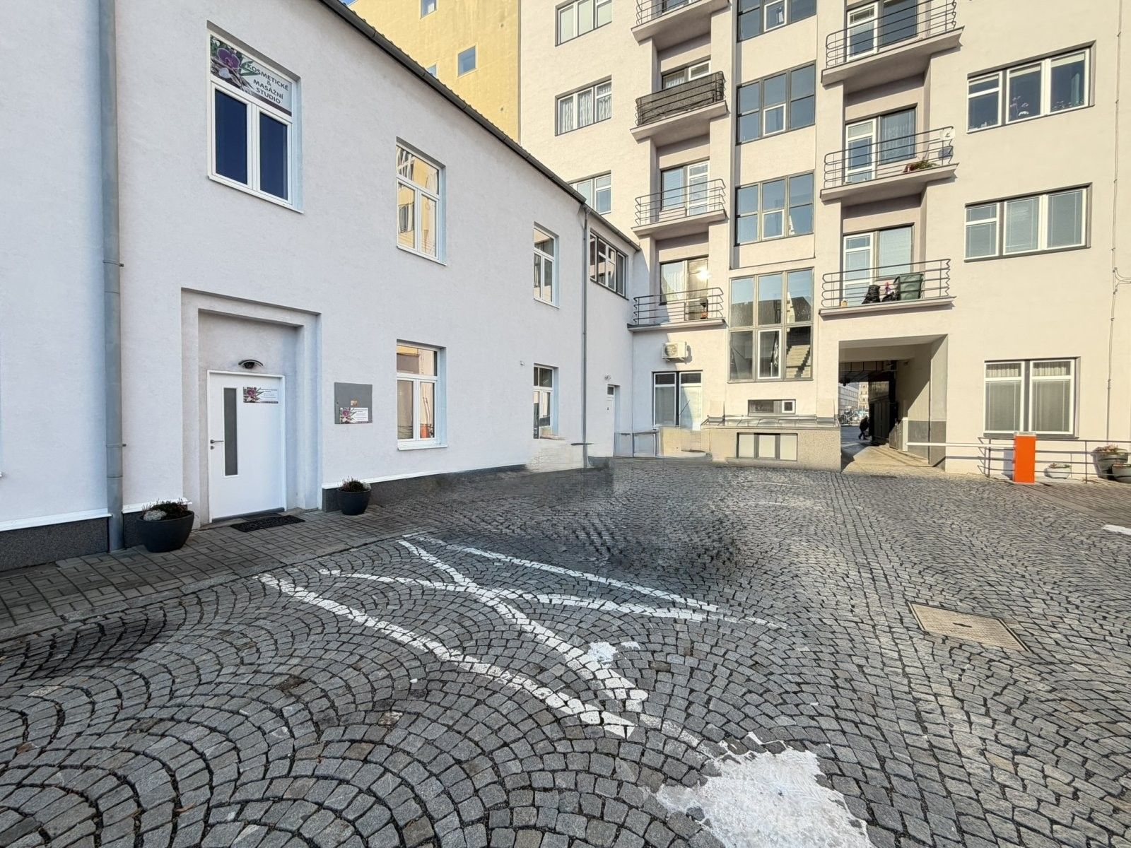 Pronájem kancelář - třída Míru, Pardubice, 16 m²