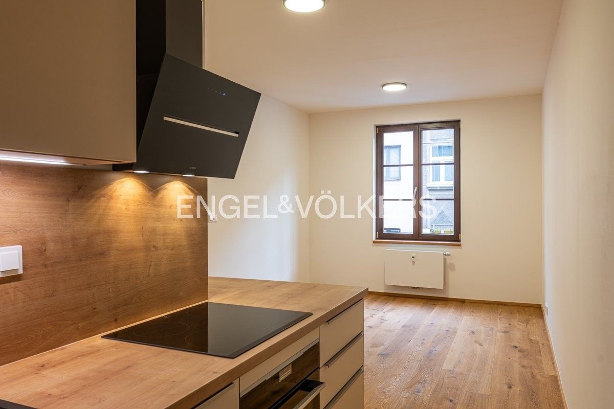Pronájem byt 1+kk - Donská, Praha, 29 m²