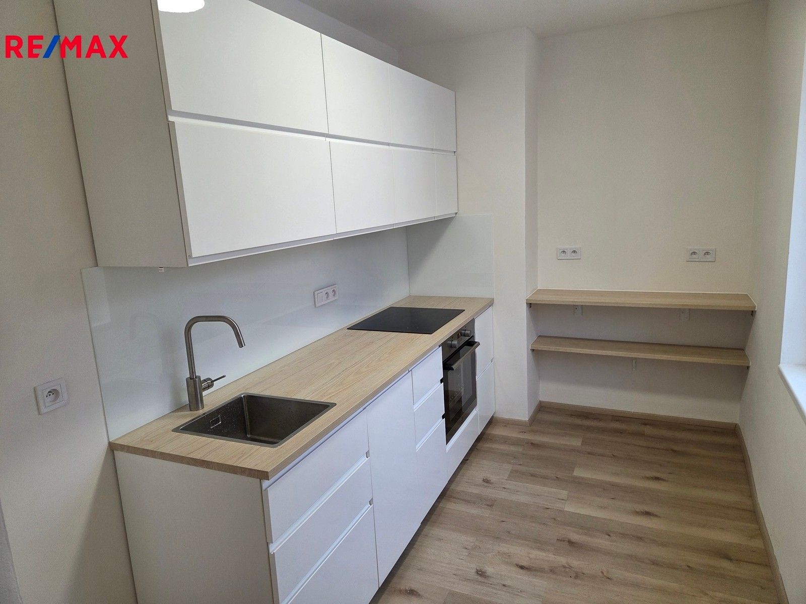 Pronájem byt 3+1 - Pichlova, Pardubice, 60 m²