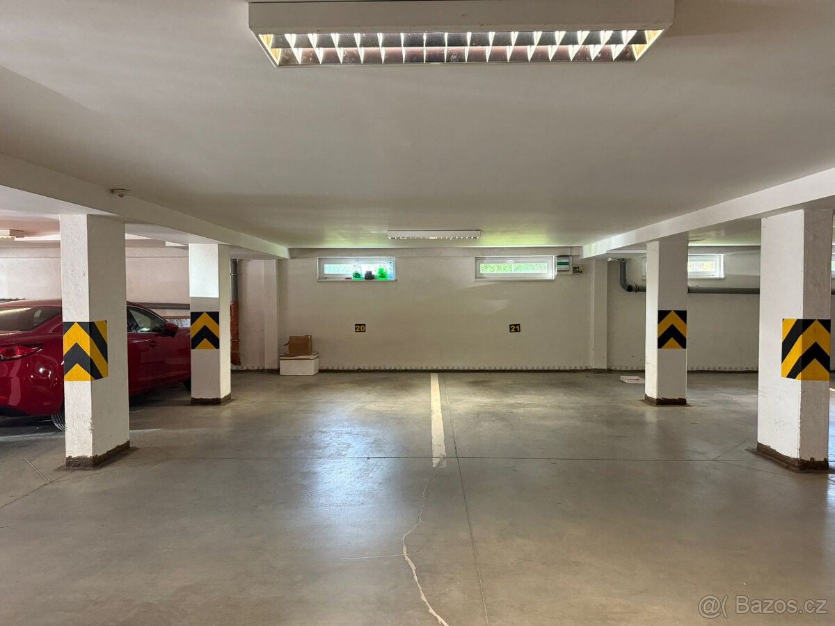 Pronájem garáž - Praha, 180 00