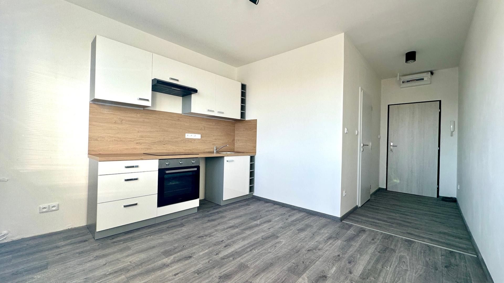 Pronájem byt 2+kk - J. Opletala, České Budějovice, 40 m²