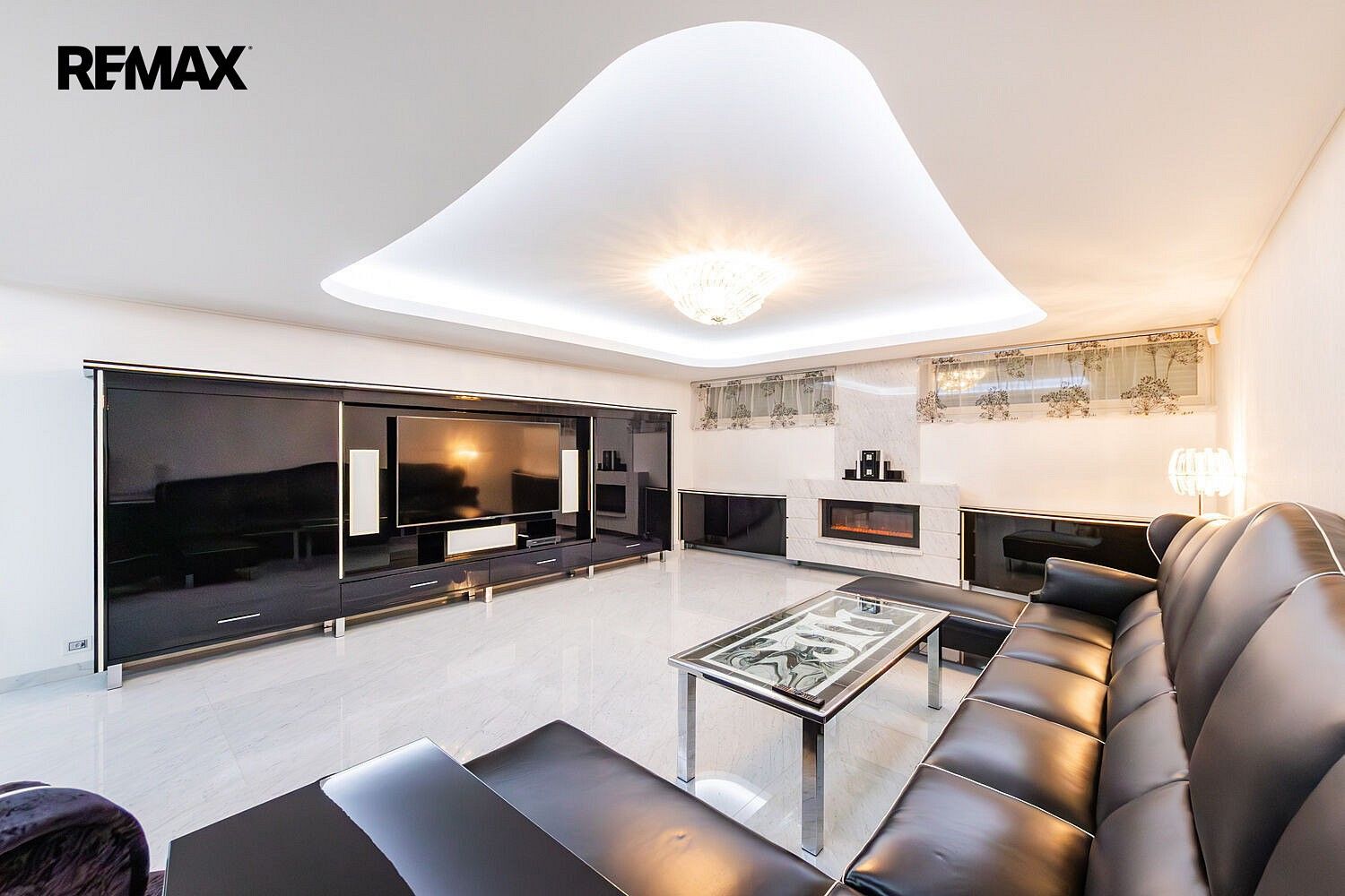 Rodinný dům · 365 m² · Praha - Kyje, okres Praha 14, Hlavní město Praha - 4