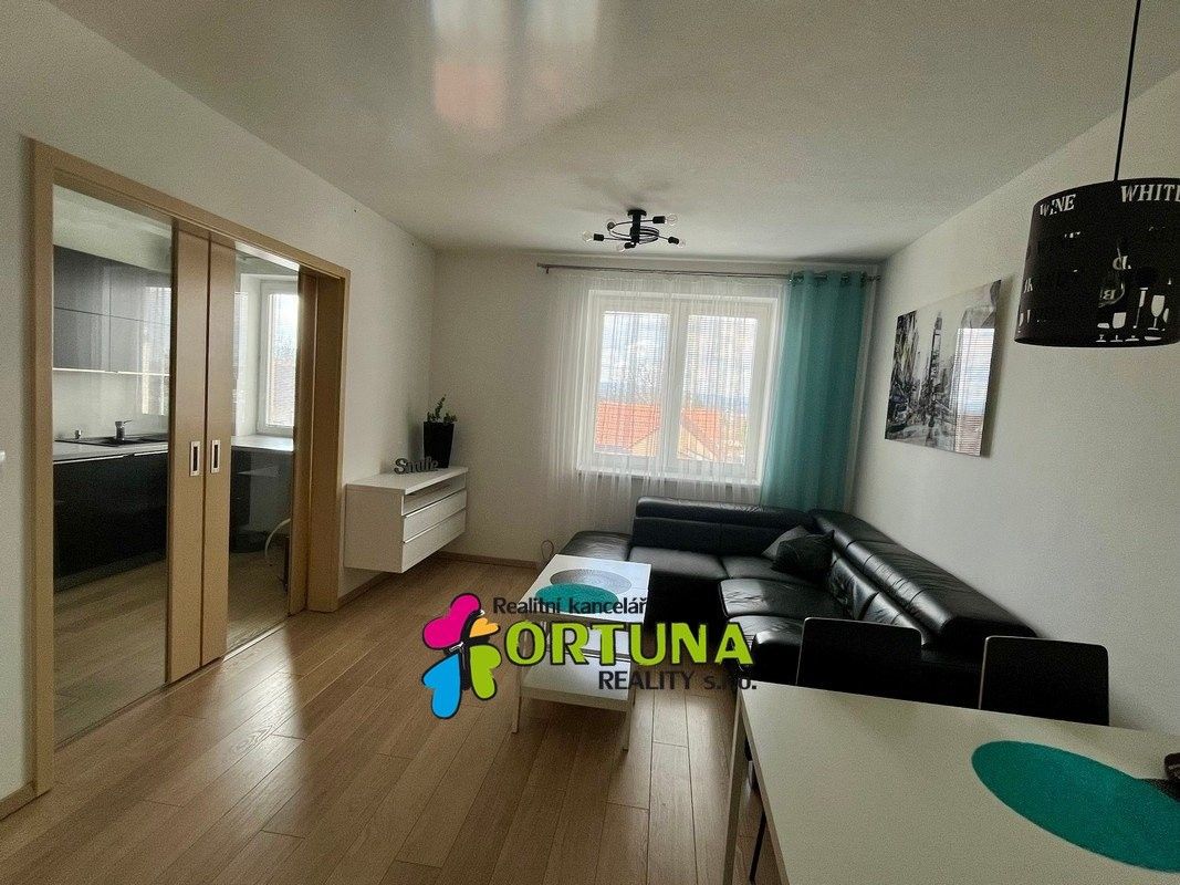 Pronájem byt 2+1 - Včelná, 60 m²