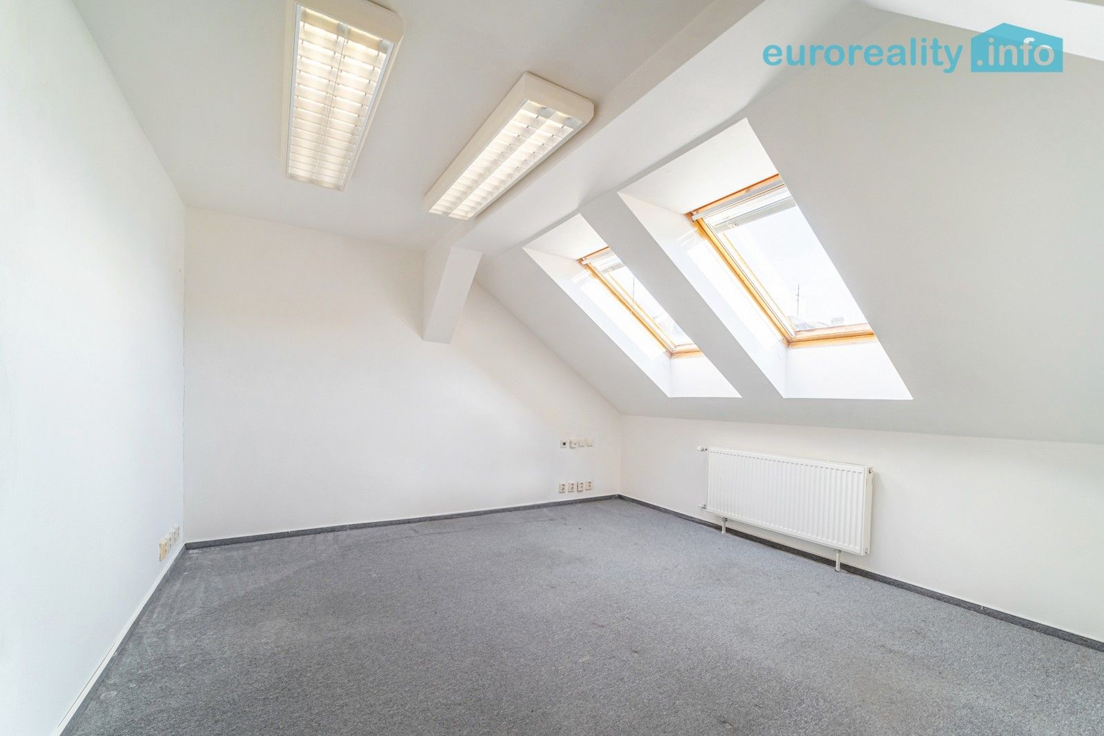 Pronájem kancelář - náměstí Republiky, Tachov, 27 m²