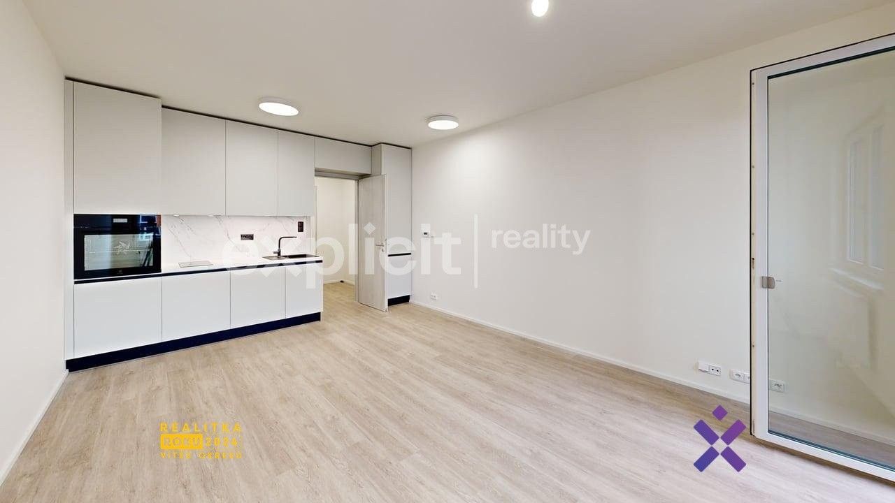 1+kk, Nad Stráněmi,Zlín,Zlín, 33 m²