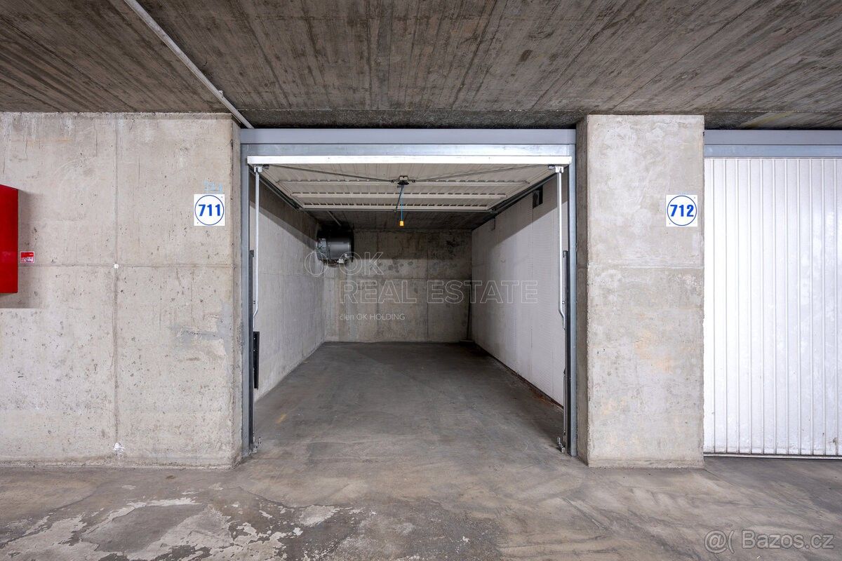 Garáže, Praha, 100 00