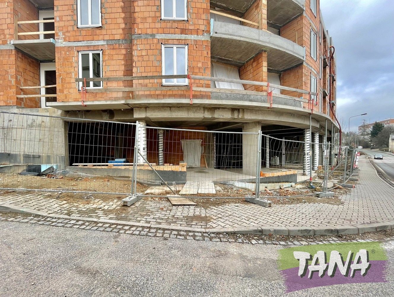 Pronájem obchodní prostory - Dvůr Králové nad Labem, okres Trutnov, Královéhradecký kraj, 335 m² - 1