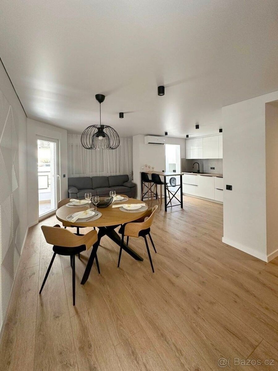 Byty, 987 66, Zahraničí