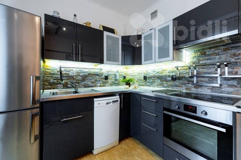 Prodej byt 2+1 - Jakutská, Praha, 60 m²