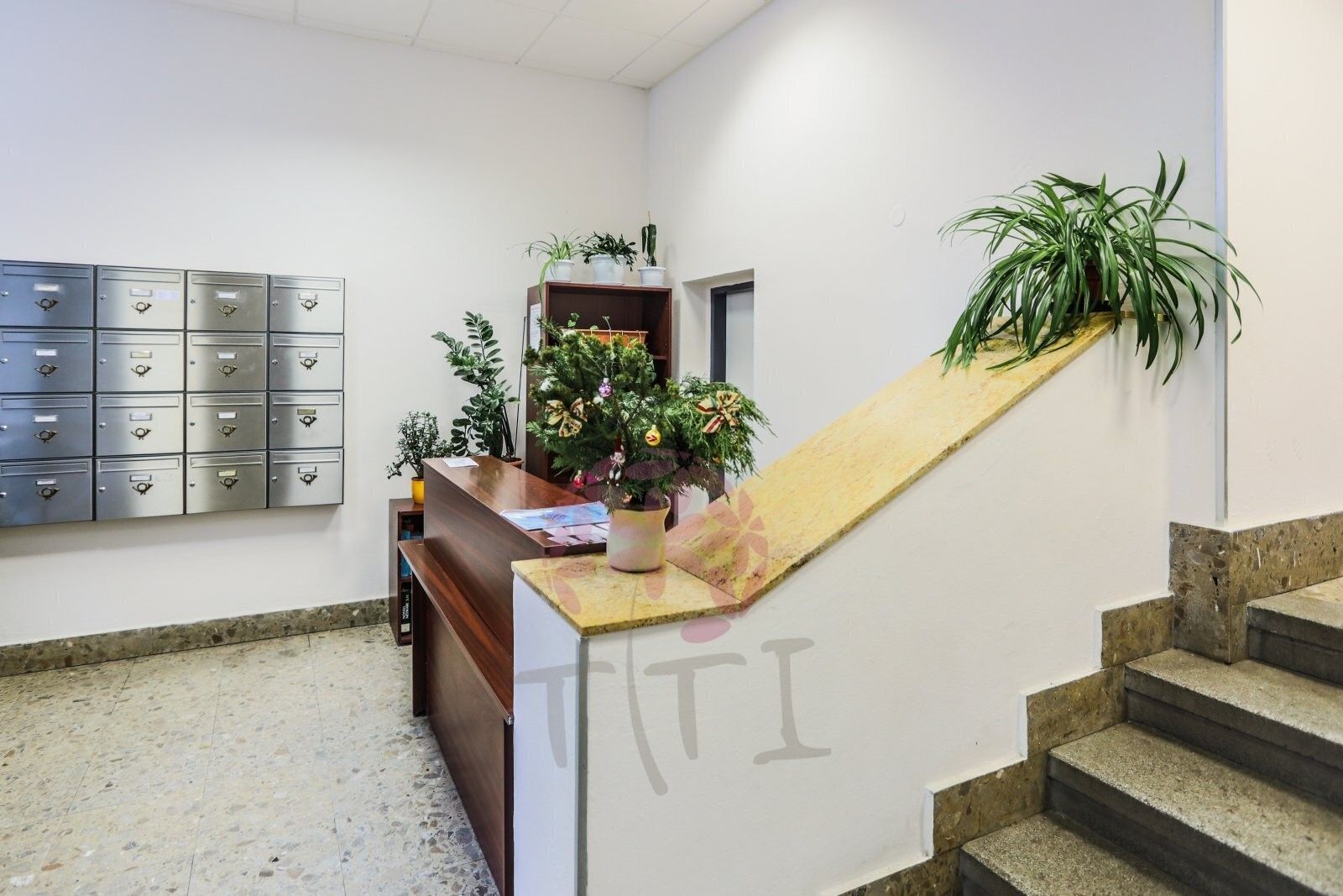 Pronájem kancelář - Thámova, Praha, 154 m²