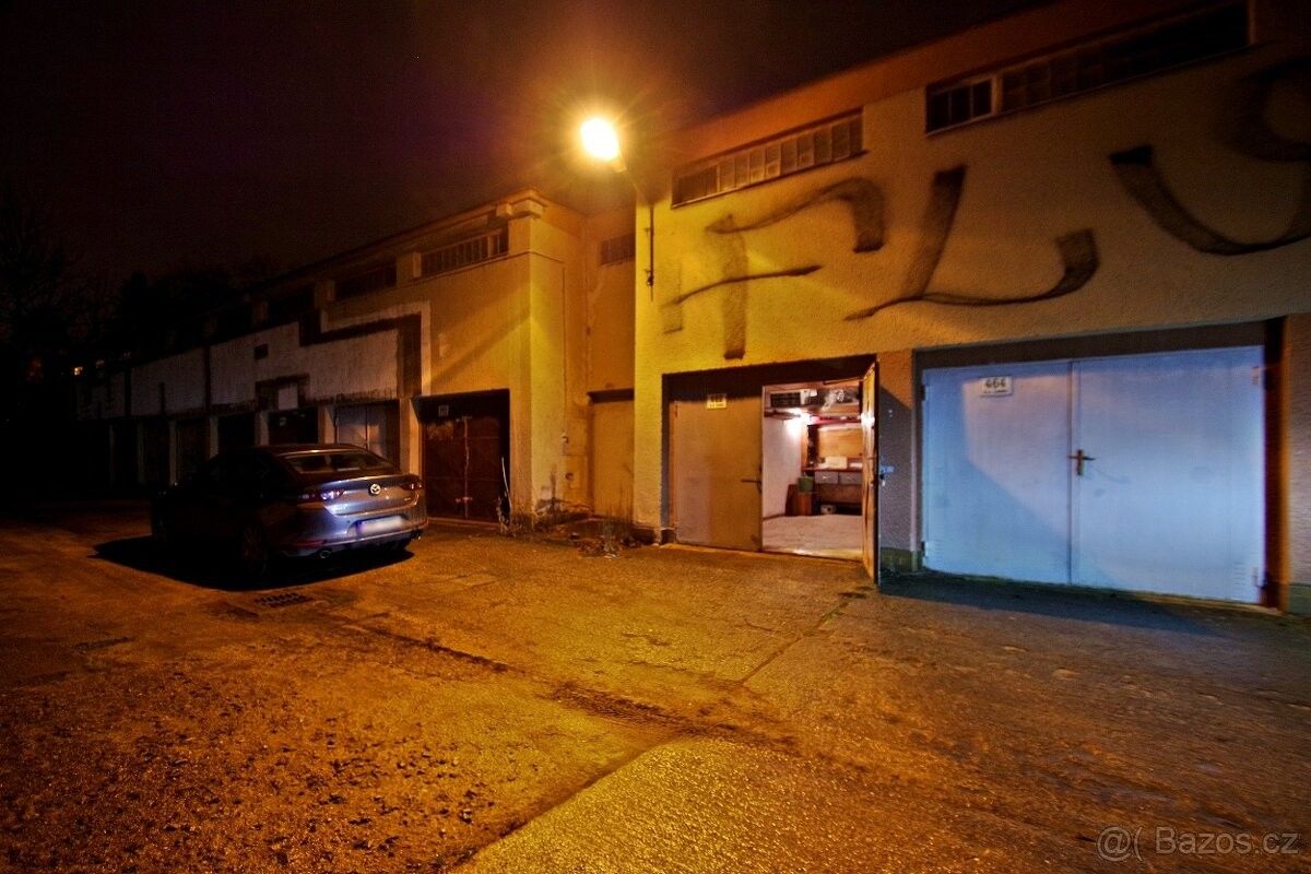 Garáže, Brno, 638 00