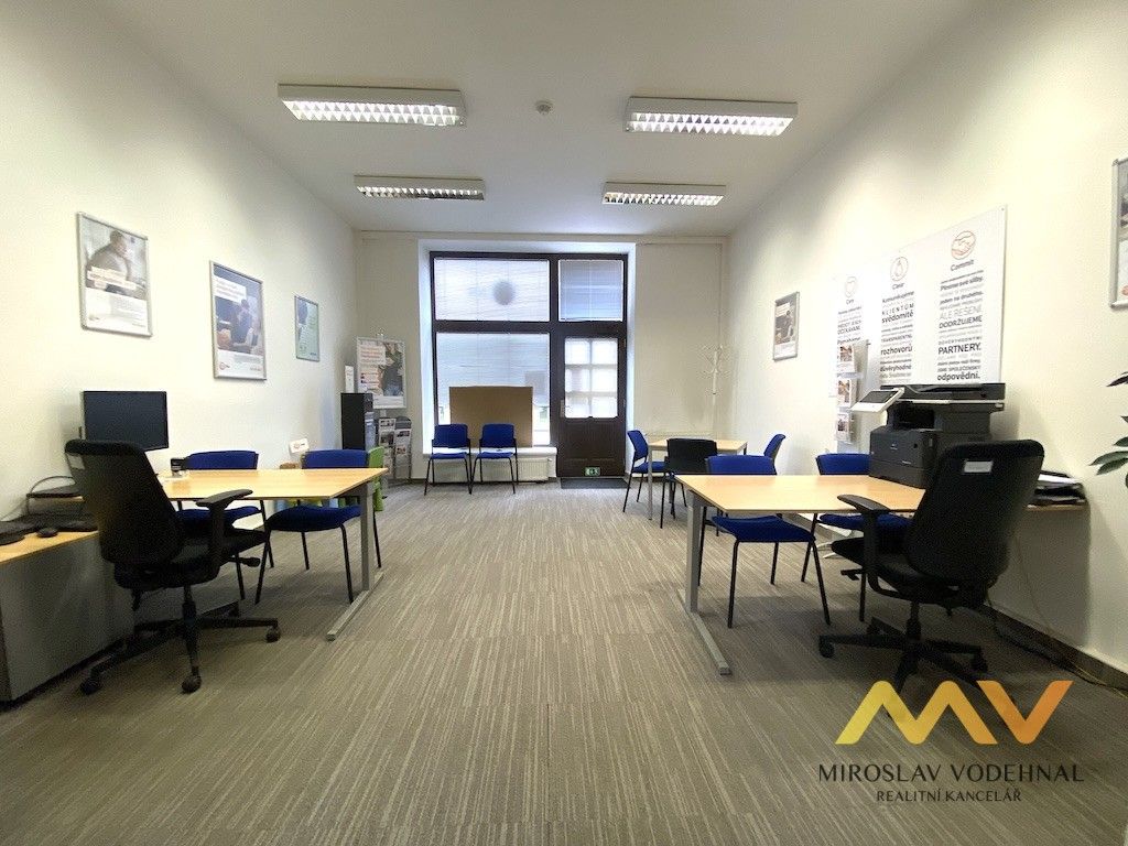 Pronájem kancelář - Československé armády, Hradec Králové, 306 m²