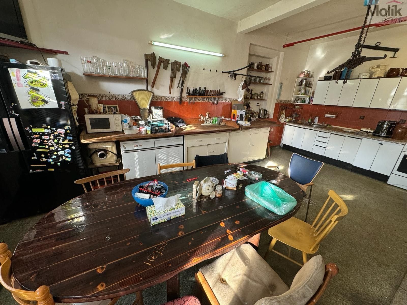 Prodej rodinný dům - Havraň, 252 m²