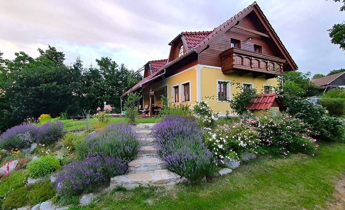 Chaty, Strhaře - Strhaře, Jihomoravský kraj