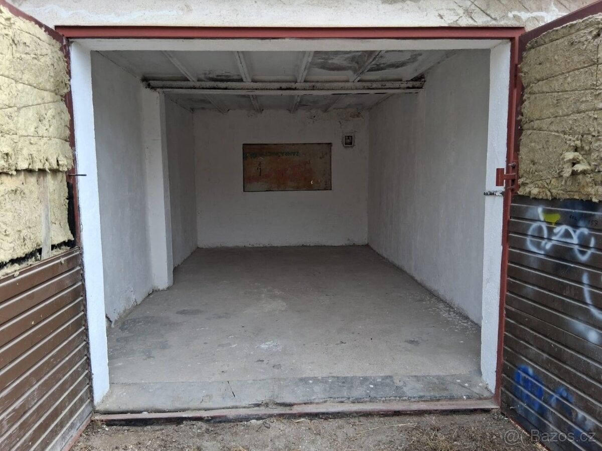 Pronájem garáž - Zbýšov u Brna, 664 11