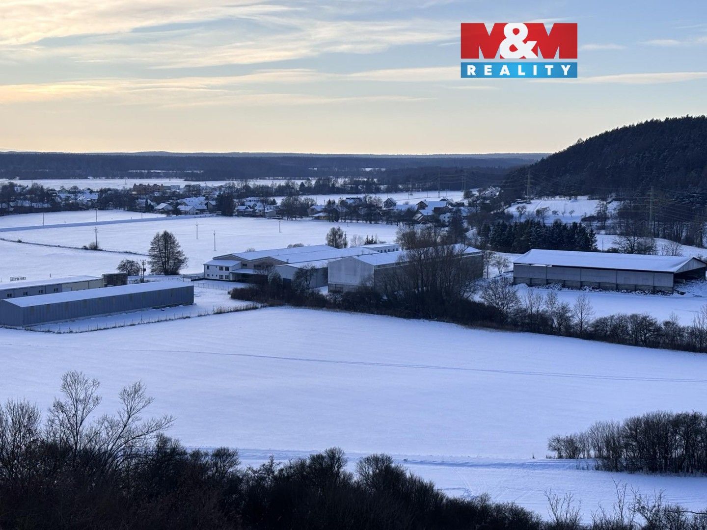 Sklady, Čestice, 888 m²