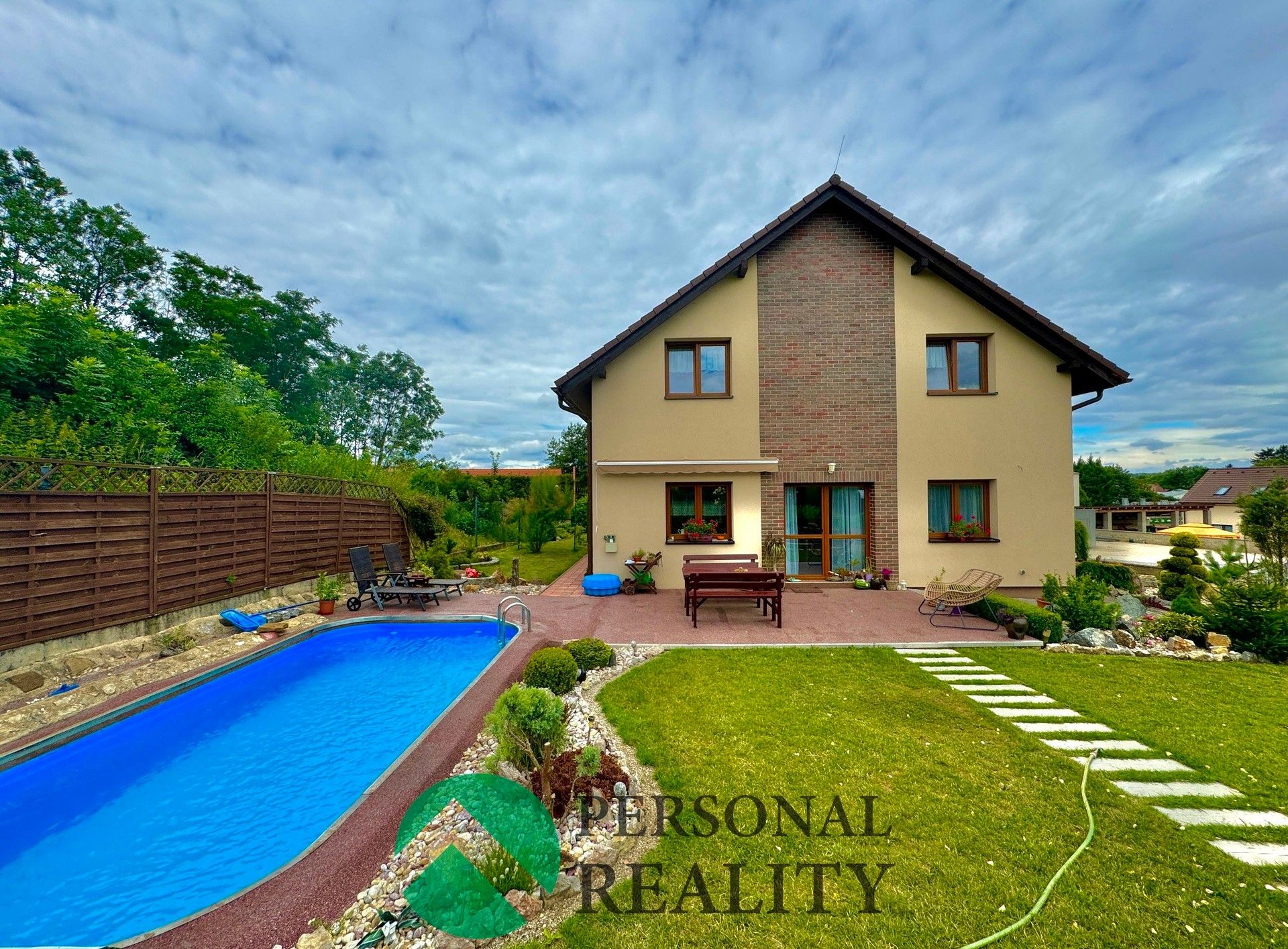 Prodej rodinný dům - Karlštejnská, Tachlovice, 208 m²