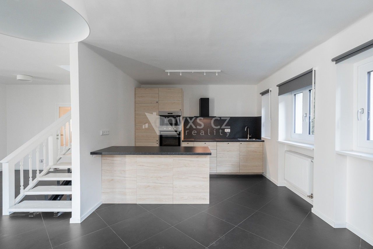 Pronájem rodinný dům - Kamýcká, Praha, 240 m²