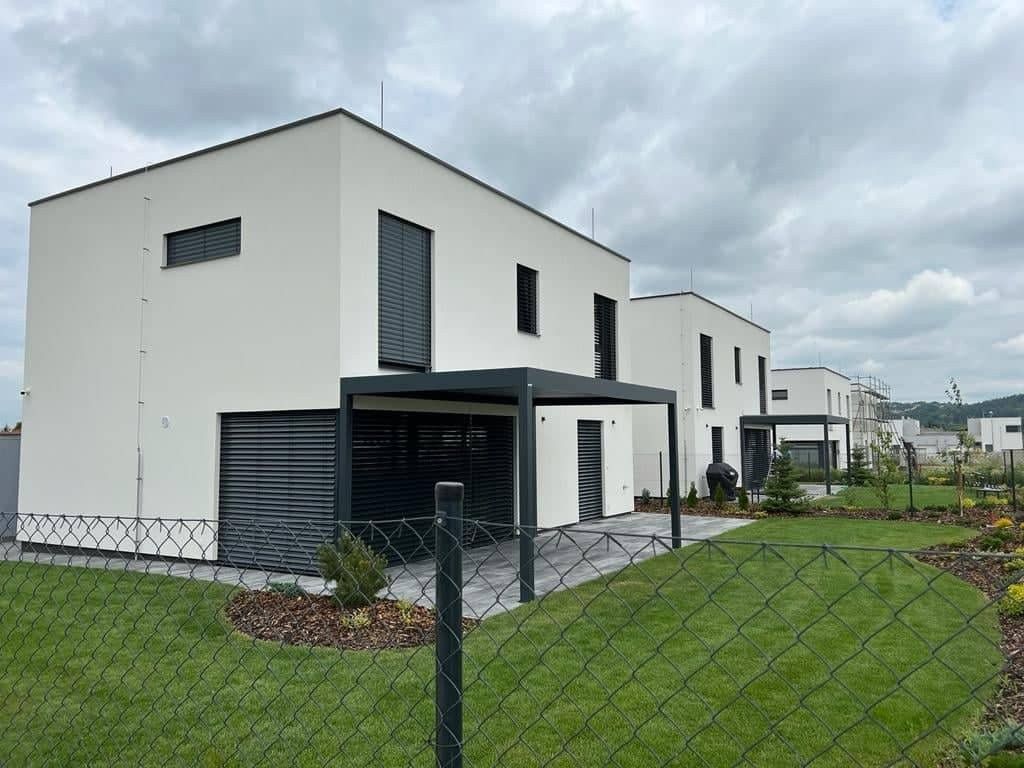 Prodej dům - Ovesná, Roudné, 408 m²