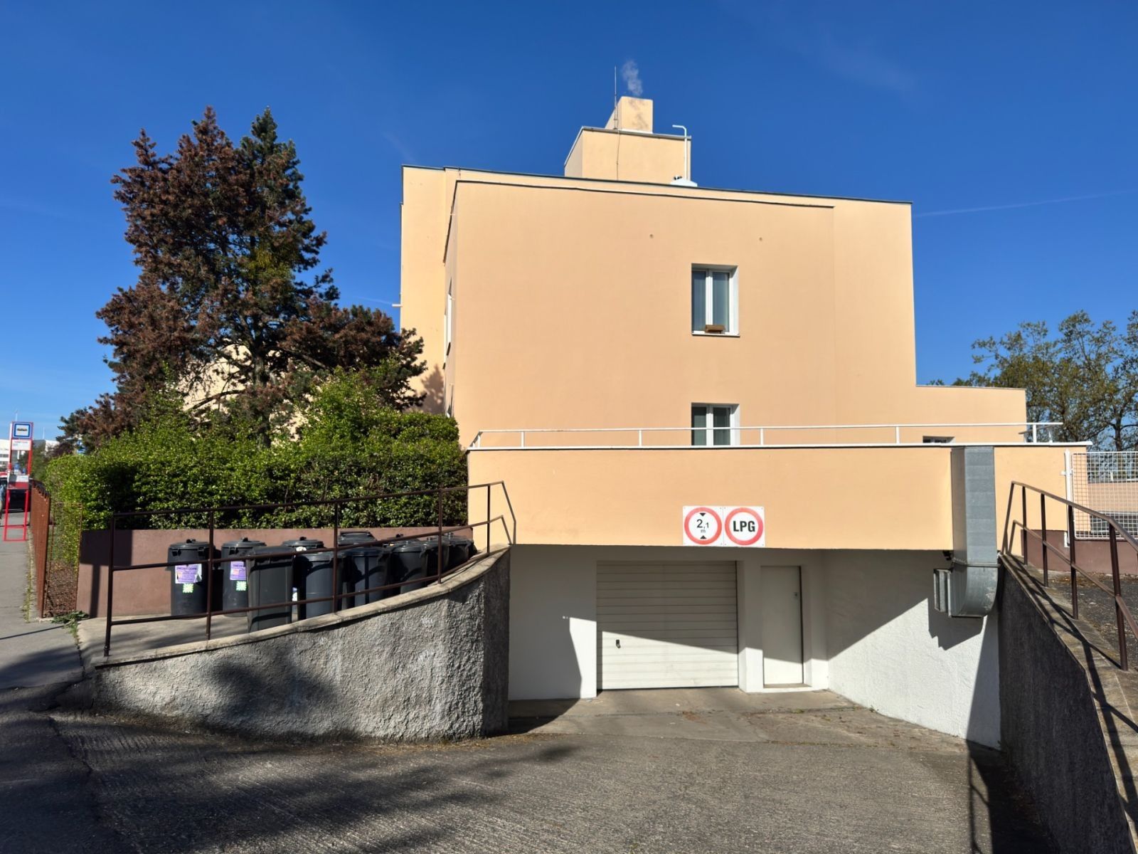 Garáže, Lumiérů, Praha - Hlubočepy, 15 m² - 2