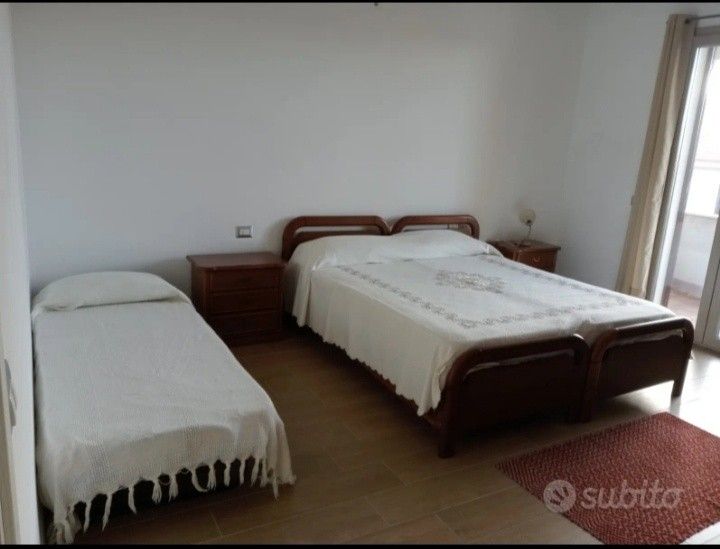 Pronájem rodinný dům - 987 66, Zahraničí