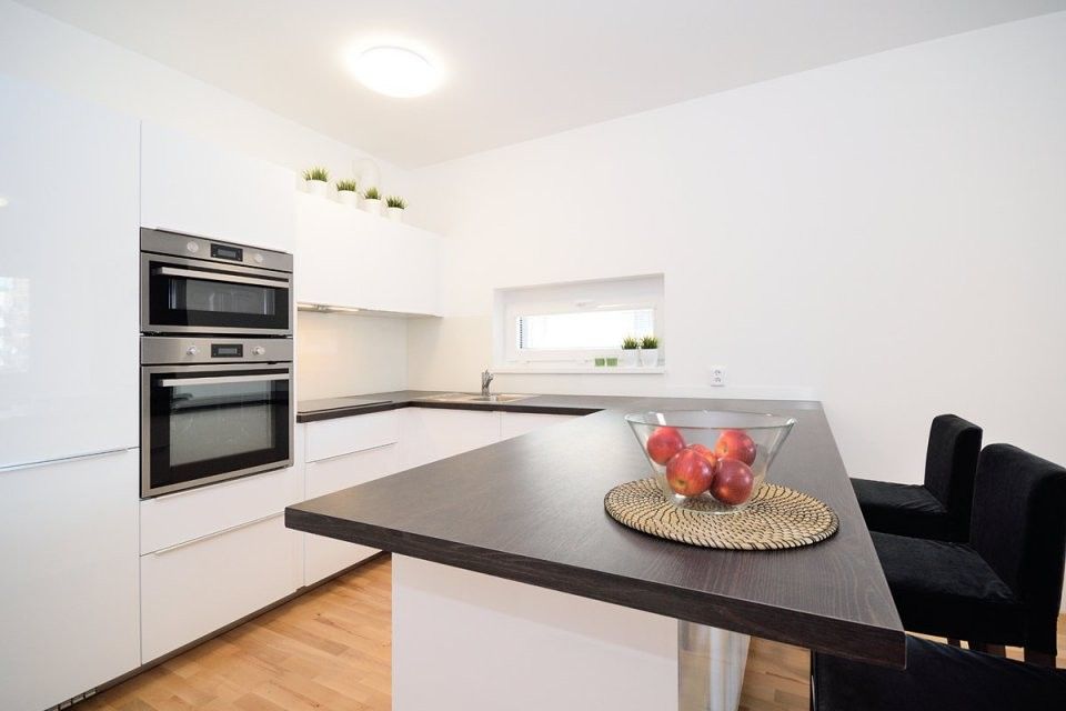 Pronájem byt 2+kk - Makedonská 618/9, Praha, 65 m²