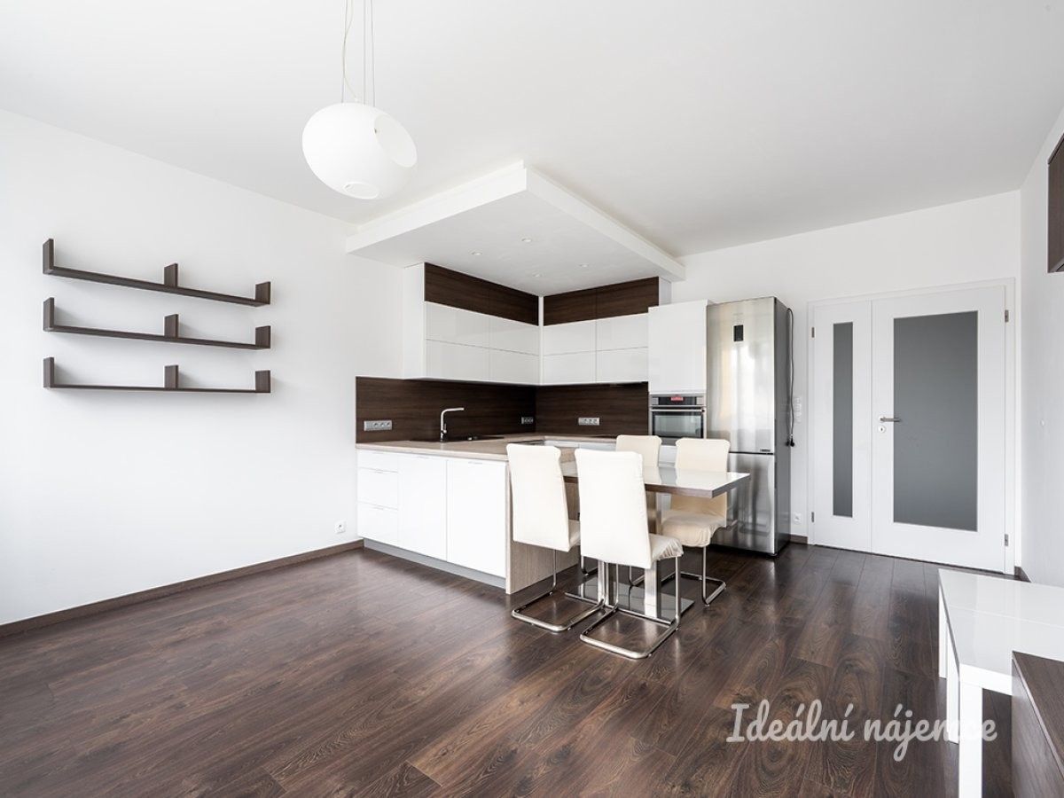 3+kk, Fikerova, Praha, 87 m²